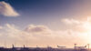 Mehere Flugzeug auf dem Taxiway bei Sonnenuntergang