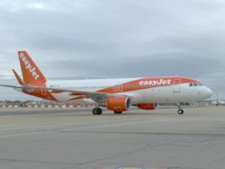 easyJet Flugzeug am Boden