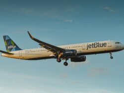 jetBlue Flieger in der Luft